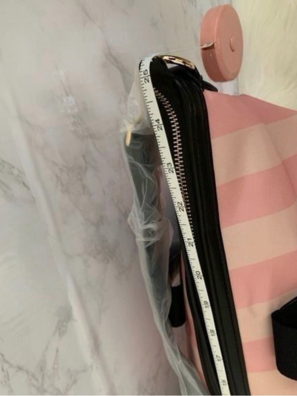 SOLD OUT ONLINE! NWT VICTORIA'S SECRET Weekender Bag - Picture 7 of 9